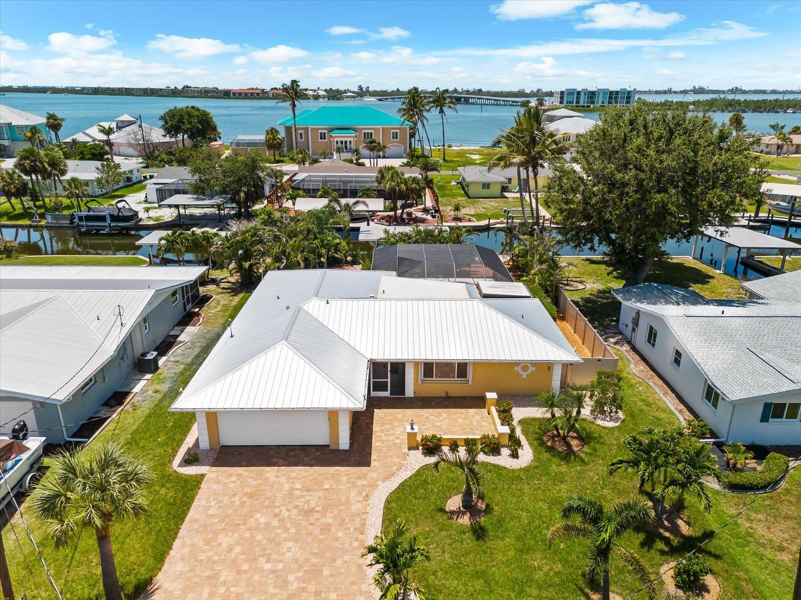 Listing photo id 1 for 1460 Deer Creek Drive