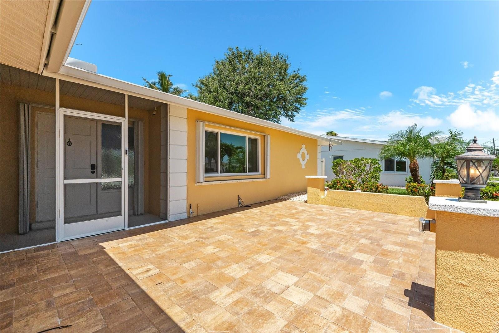 Listing photo id 2 for 1460 Deer Creek Drive