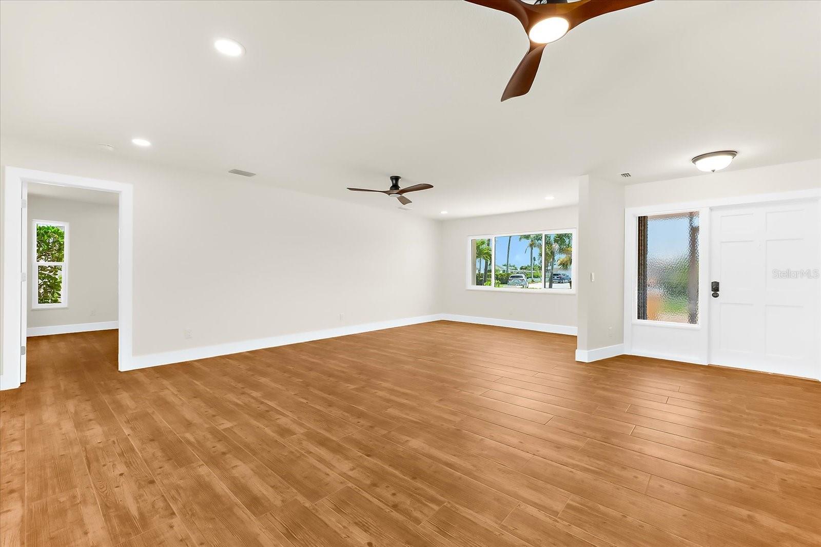 Listing photo id 5 for 1460 Deer Creek Drive