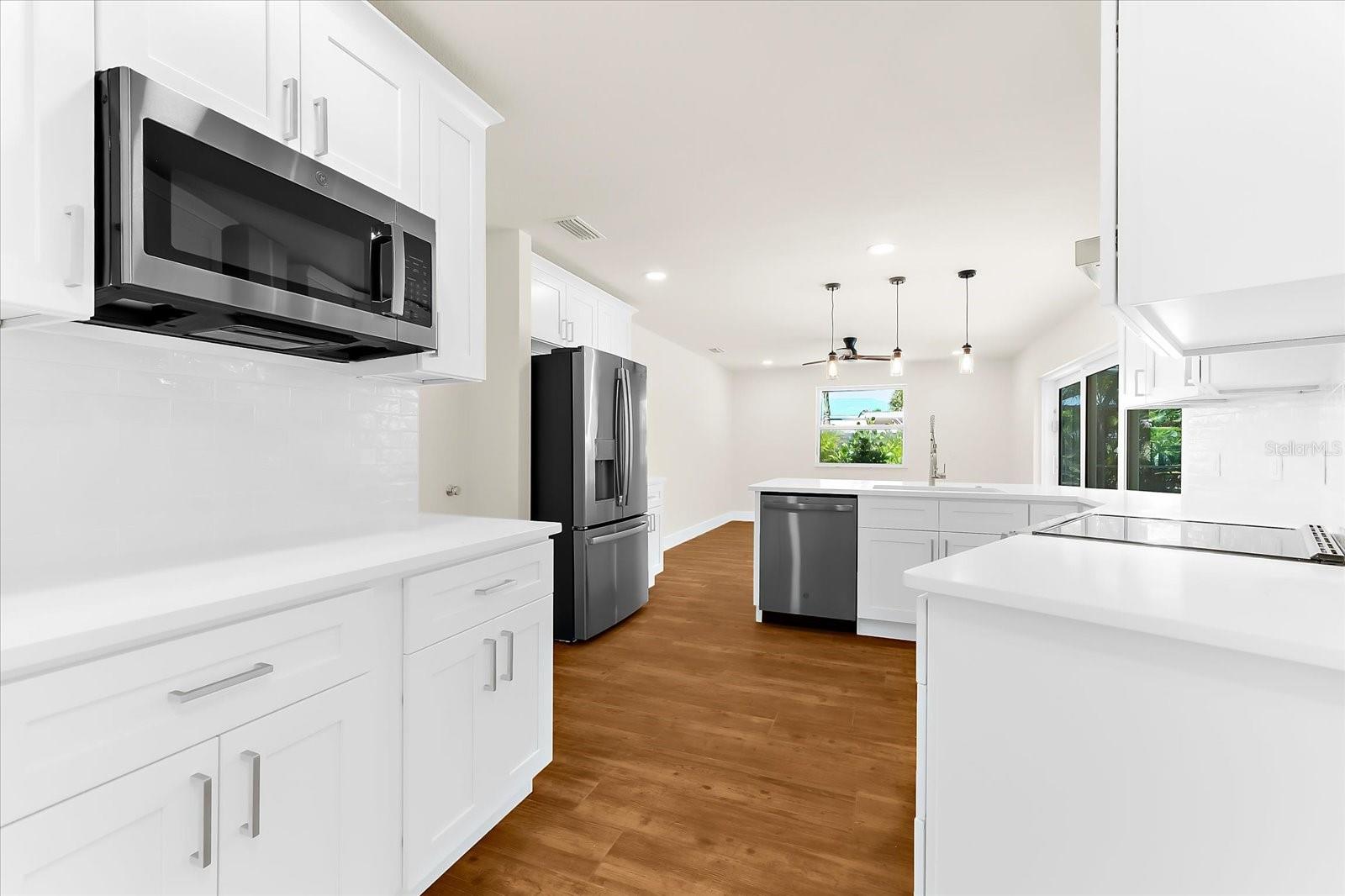 Listing photo id 7 for 1460 Deer Creek Drive