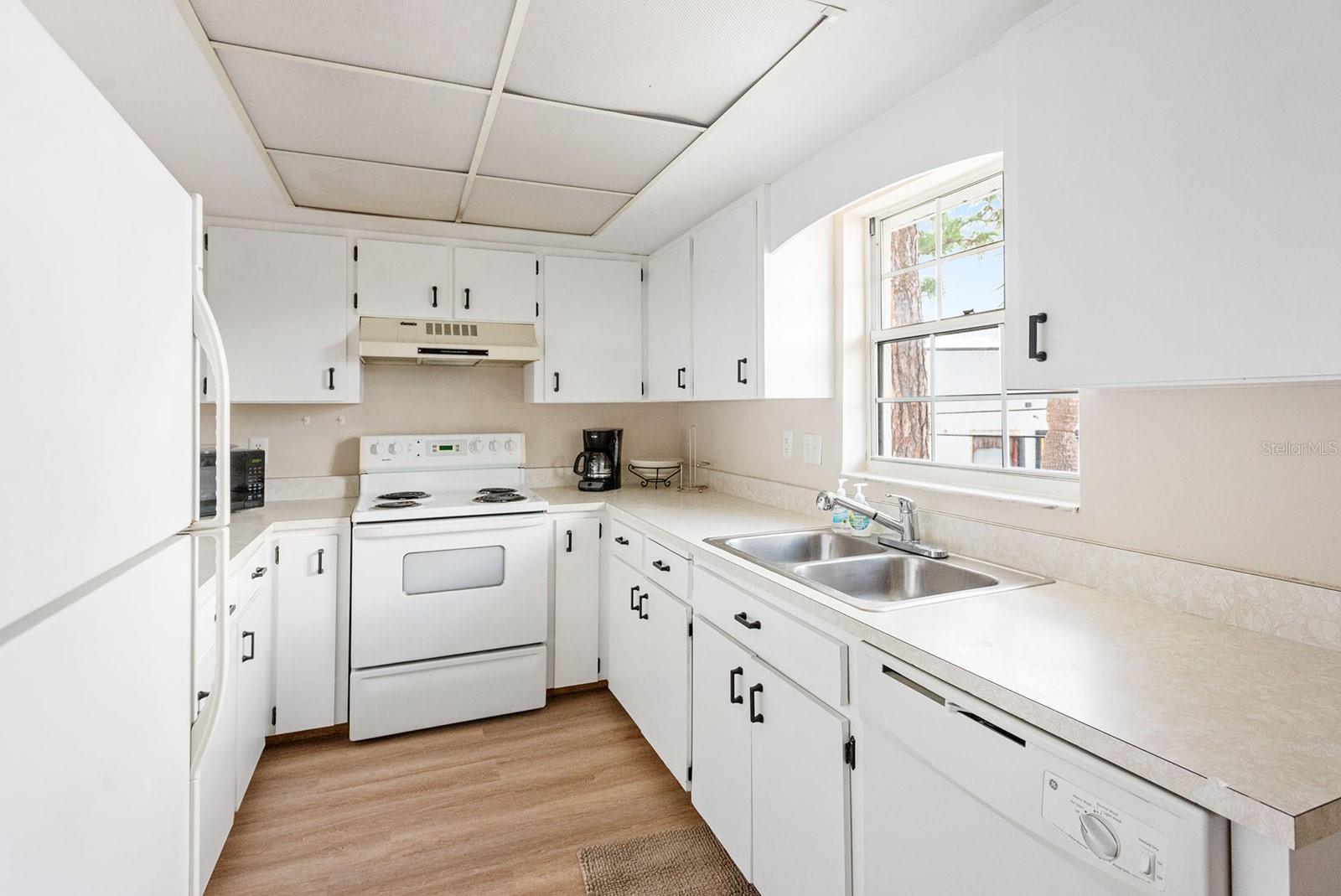 Image 15 of 58 For 1531 Placida Road 1-204