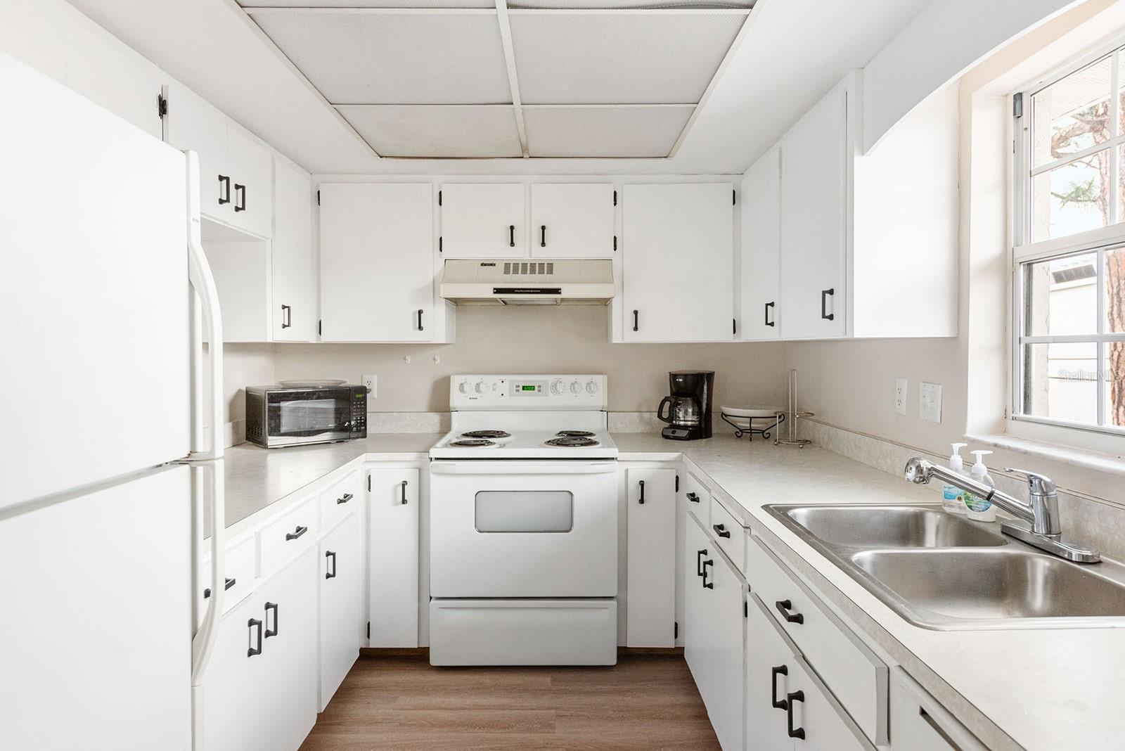 Image 16 of 58 For 1531 Placida Road 1-204