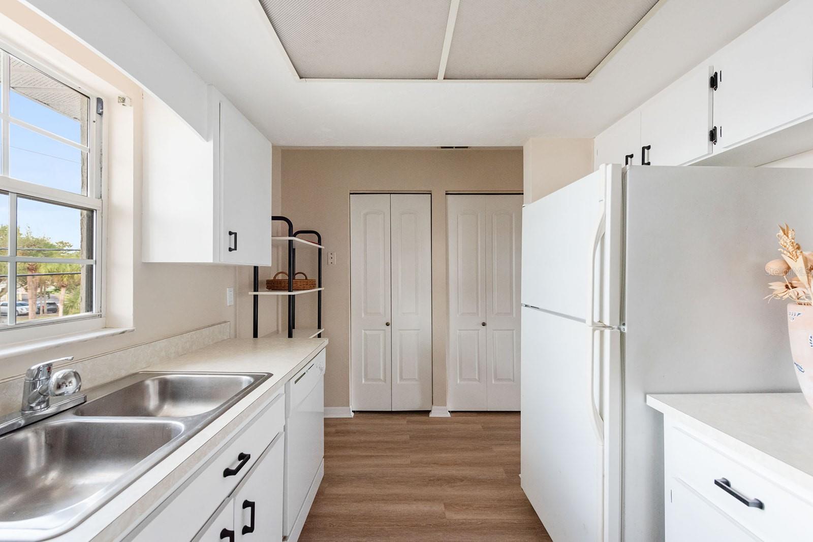 Image 19 of 58 For 1531 Placida Road 1-204