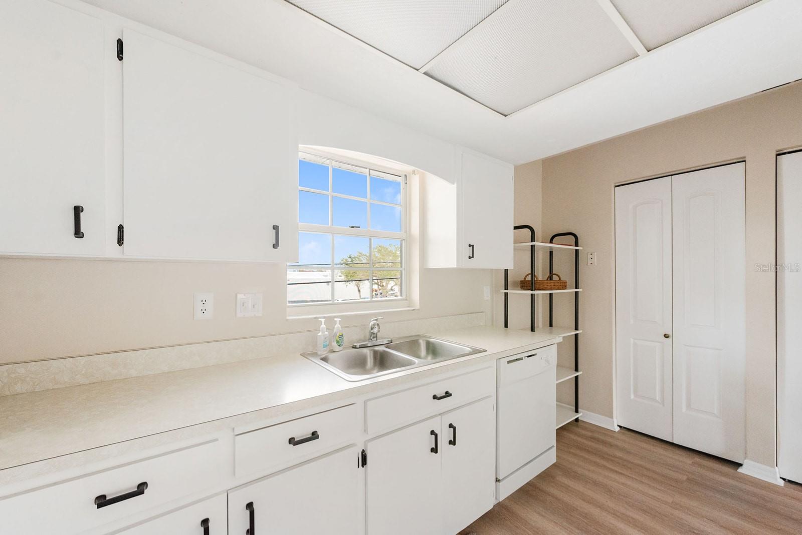 Image 20 of 58 For 1531 Placida Road 1-204