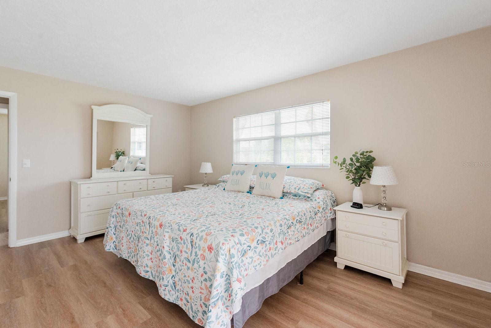 Image 26 of 58 For 1531 Placida Road 1-204