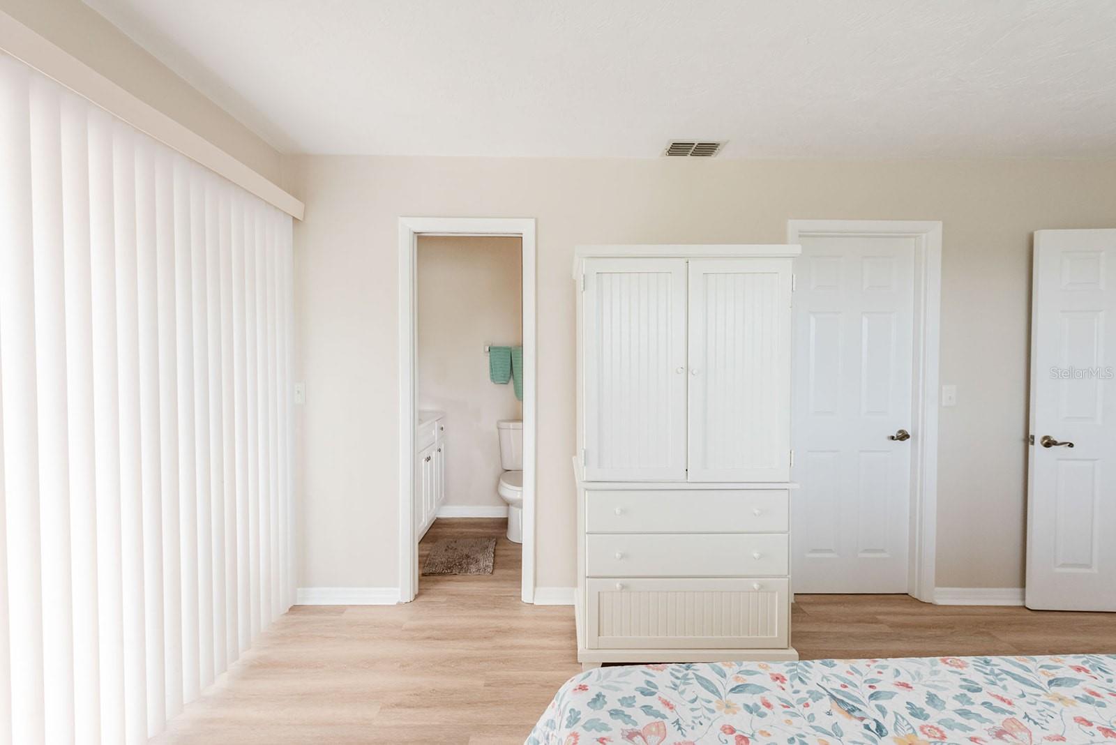 Image 27 of 58 For 1531 Placida Road 1-204