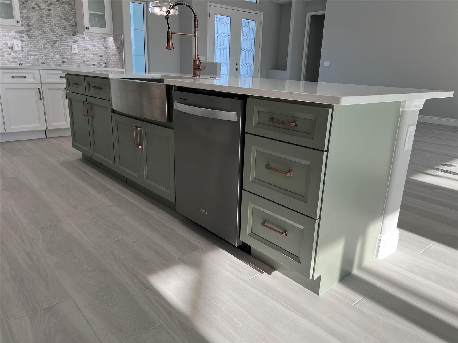 Image 18 of 49 For 750 Rotonda Circle