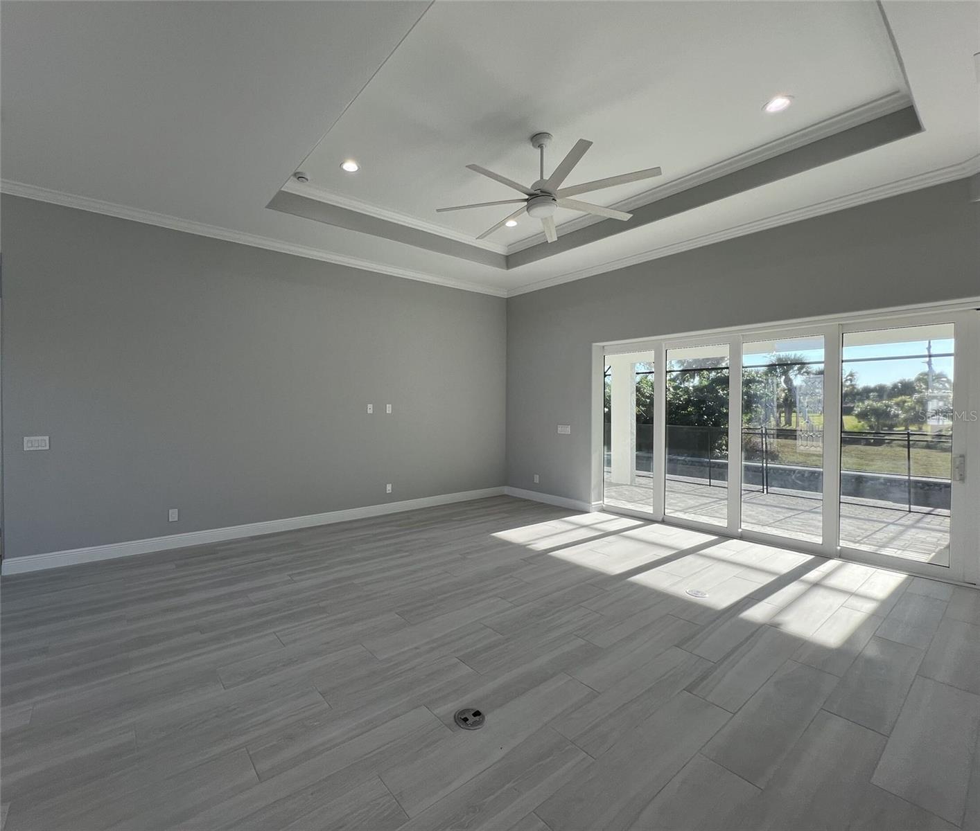 Image 21 of 49 For 750 Rotonda Circle