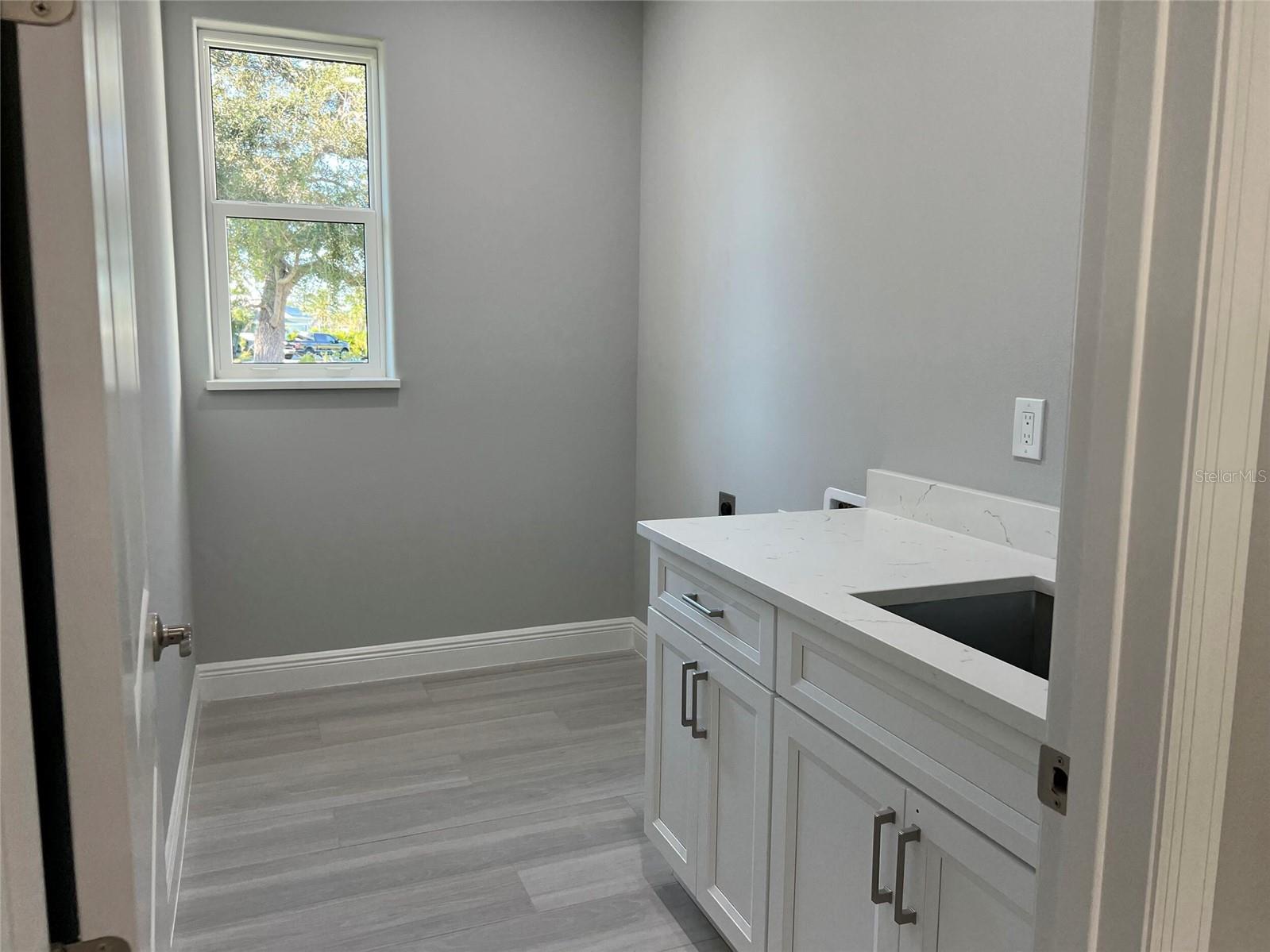 Image 24 of 49 For 750 Rotonda Circle