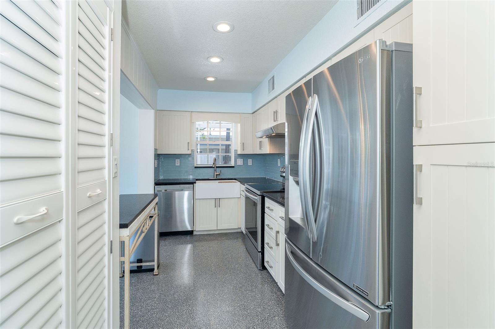 Image 13 of 58 For 2835 Beach Road A