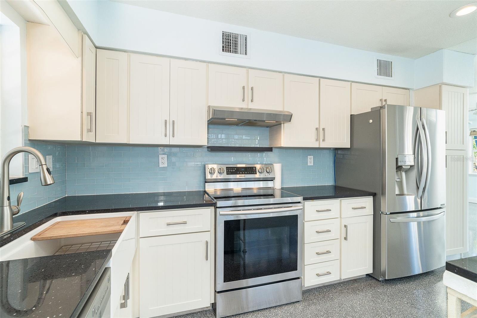 Image 15 of 58 For 2835 Beach Road A