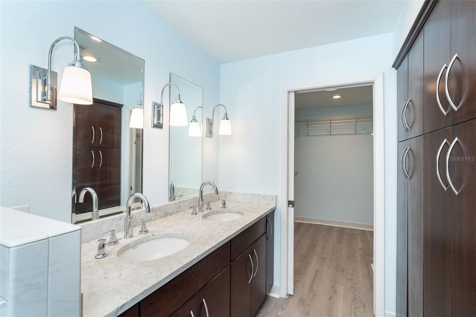 Image 22 of 58 For 2835 Beach Road A