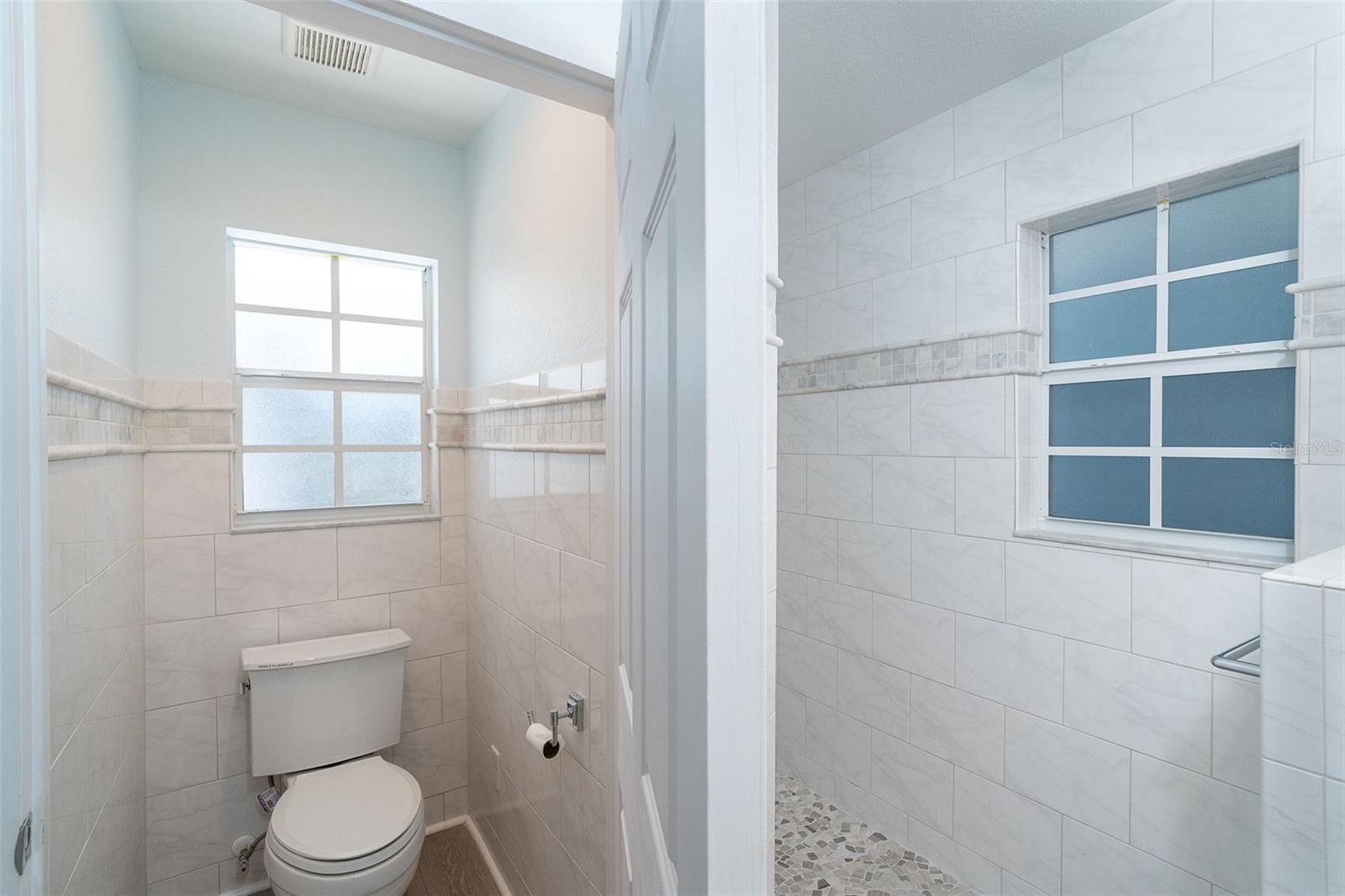 Image 23 of 58 For 2835 Beach Road A