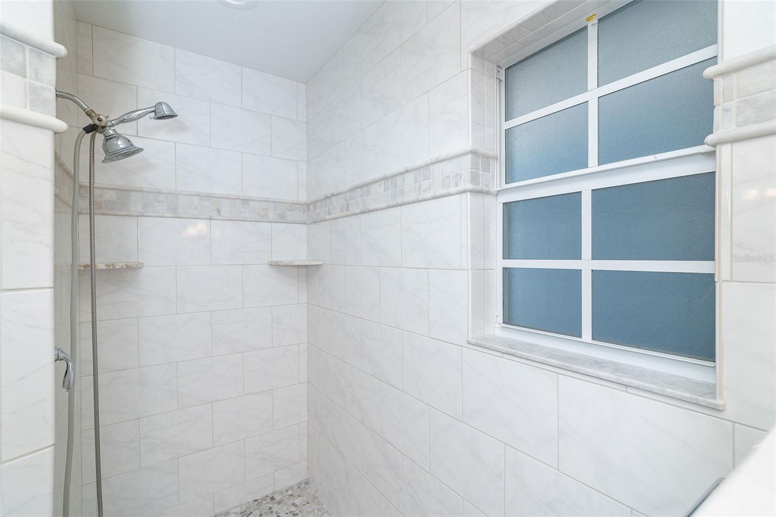 Image 24 of 58 For 2835 Beach Road A