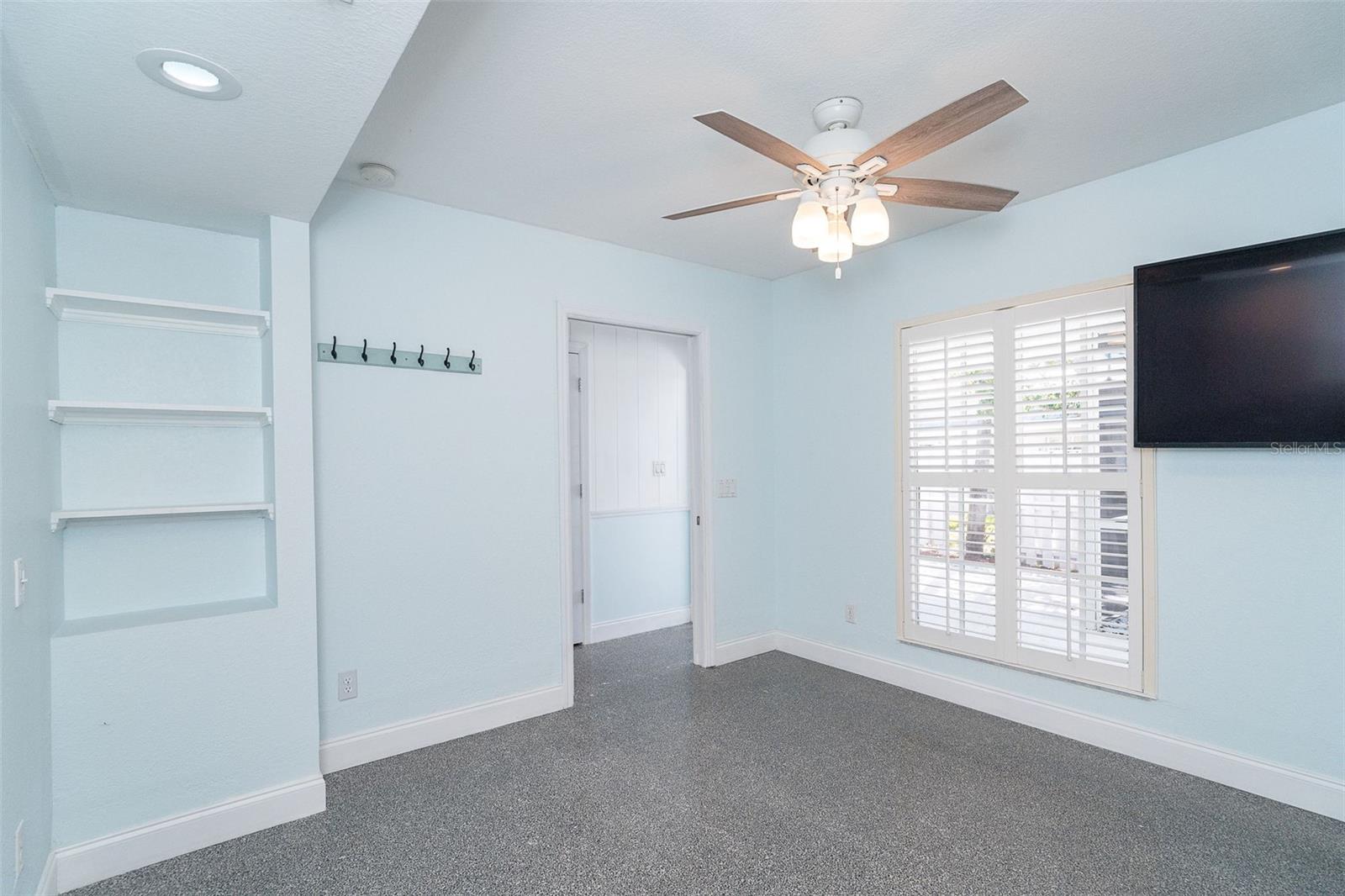 Image 26 of 58 For 2835 Beach Road A