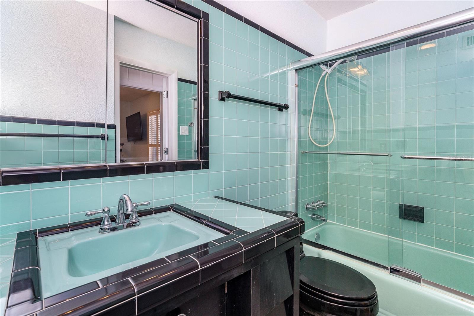 Image 28 of 58 For 2835 Beach Road A