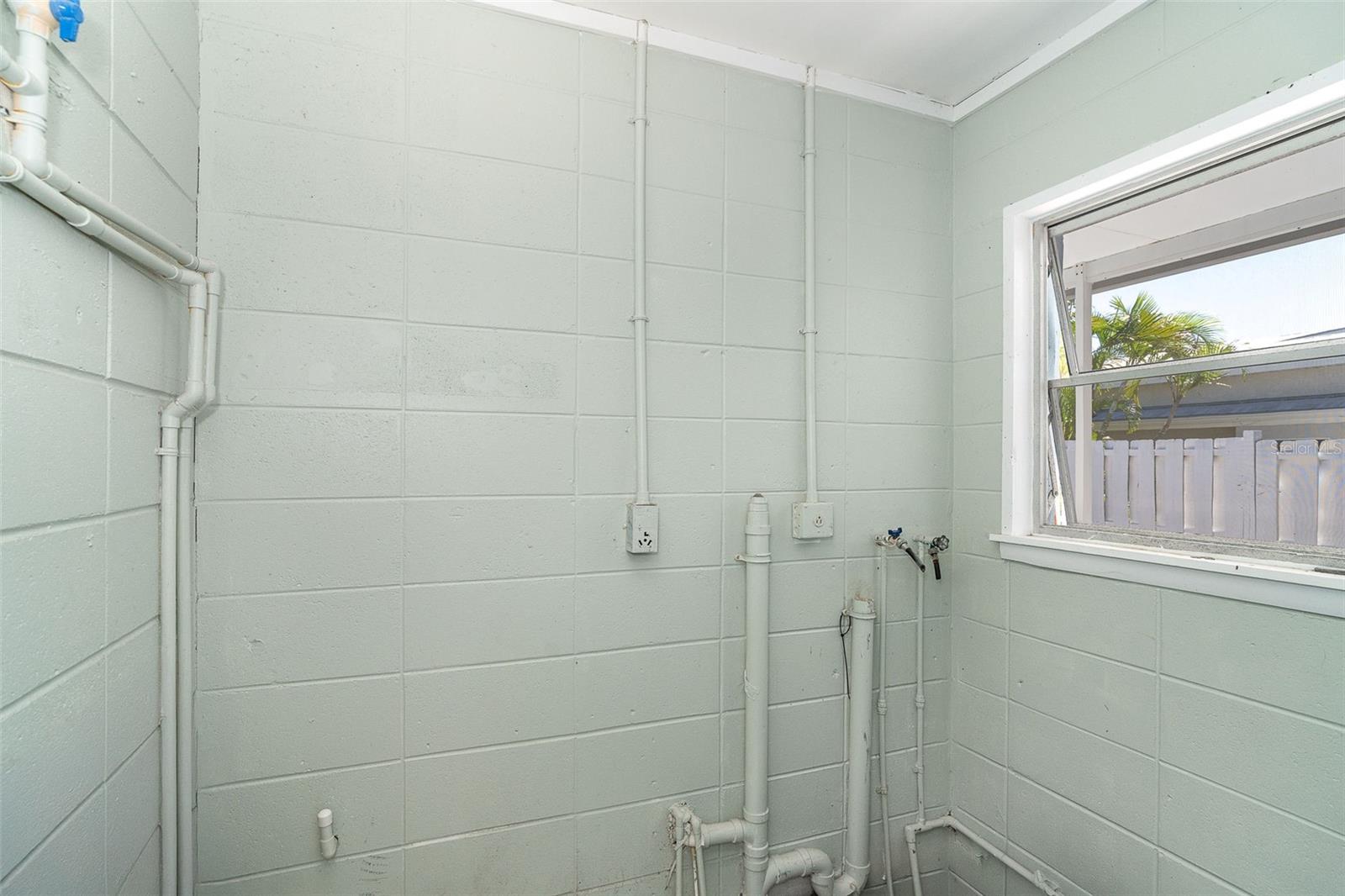 Image 29 of 58 For 2835 Beach Road A