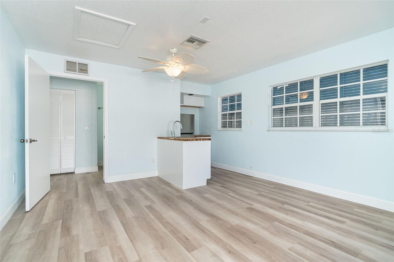 Image 41 of 58 For 2835 Beach Road A