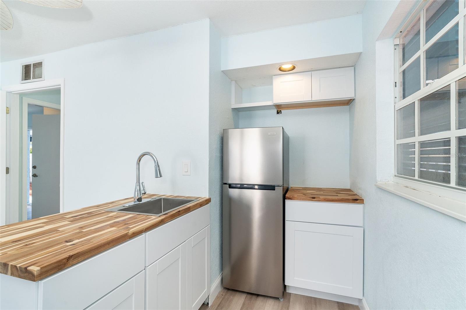 Image 42 of 58 For 2835 Beach Road A