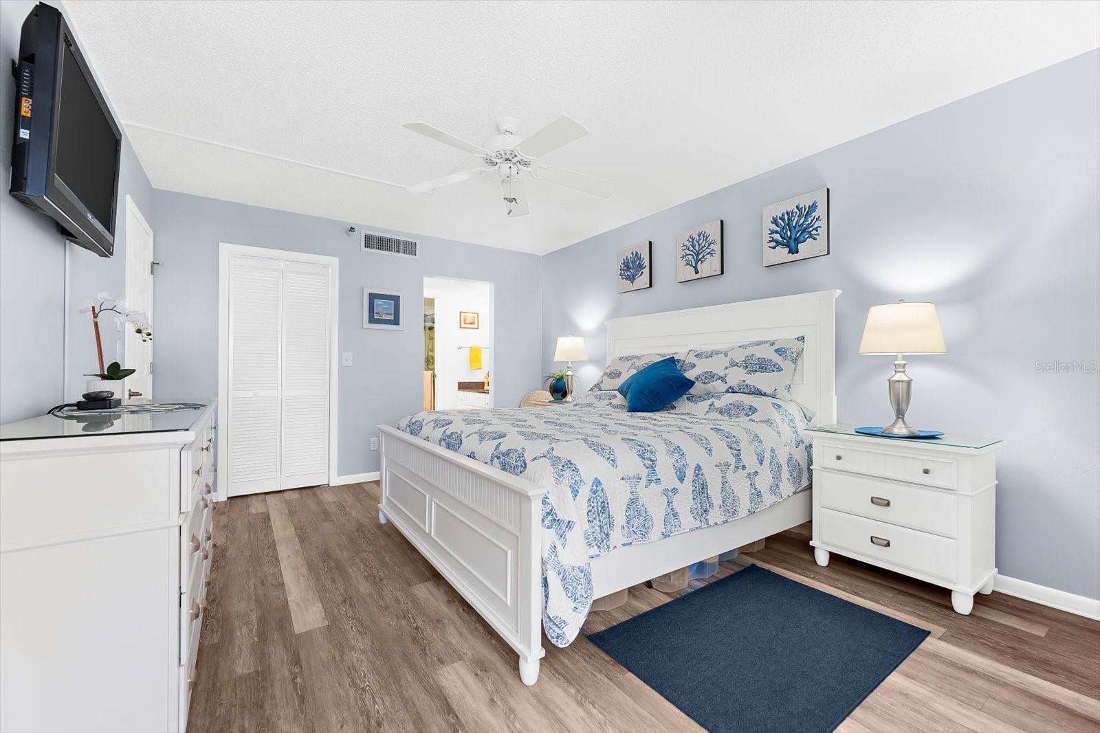 Image 15 of 41 For 1551 Beach Road 207