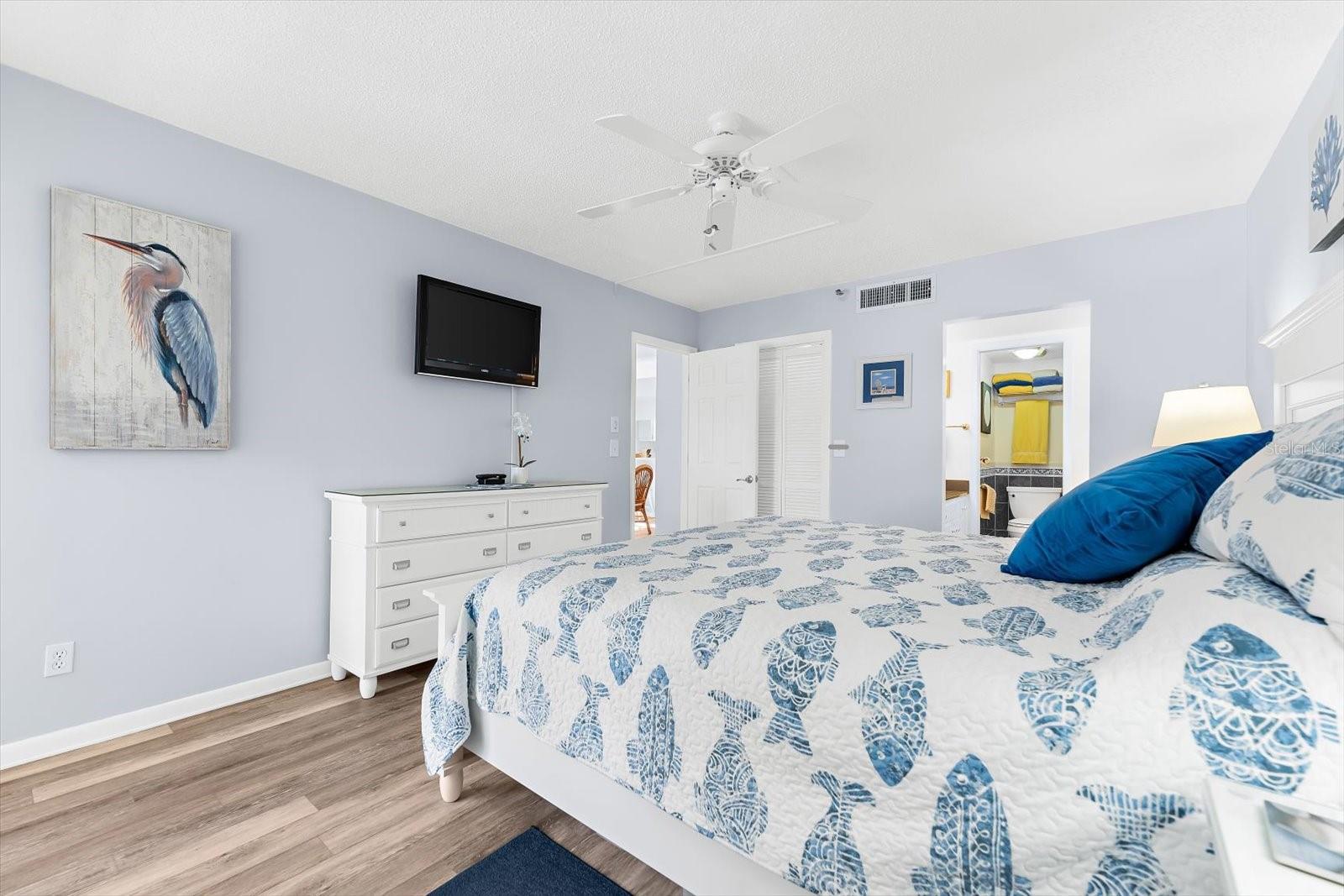 Image 16 of 41 For 1551 Beach Road 207