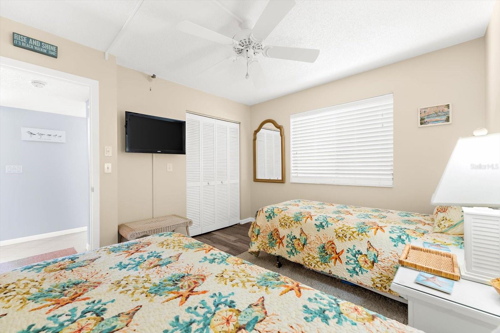 Image 19 of 41 For 1551 Beach Road 207