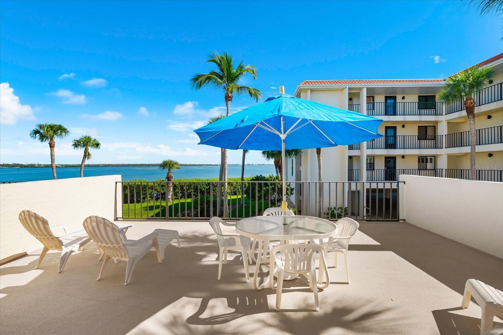 Image 26 of 41 For 1551 Beach Road 207