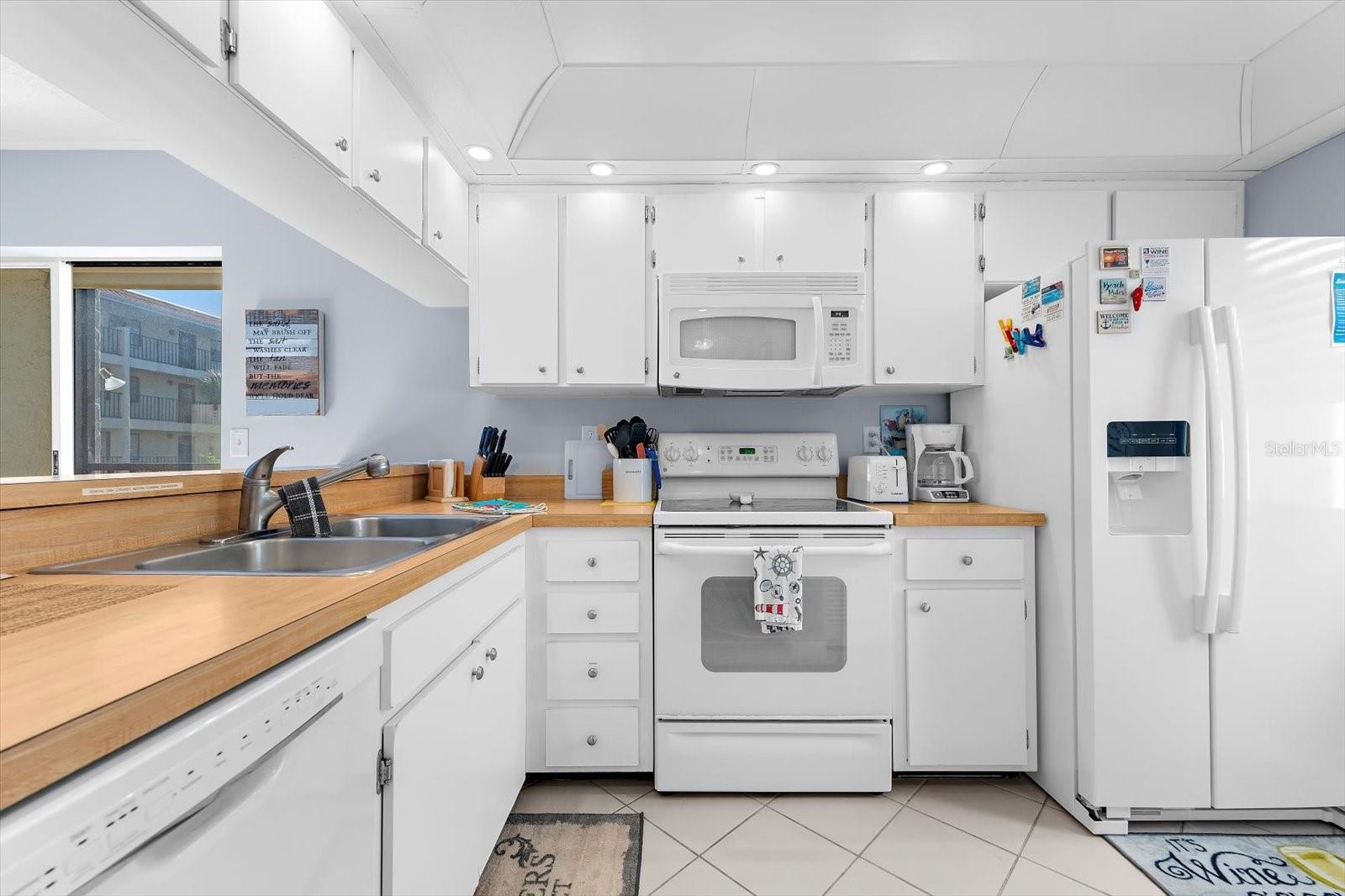 Image 3 of 41 For 1551 Beach Road 207