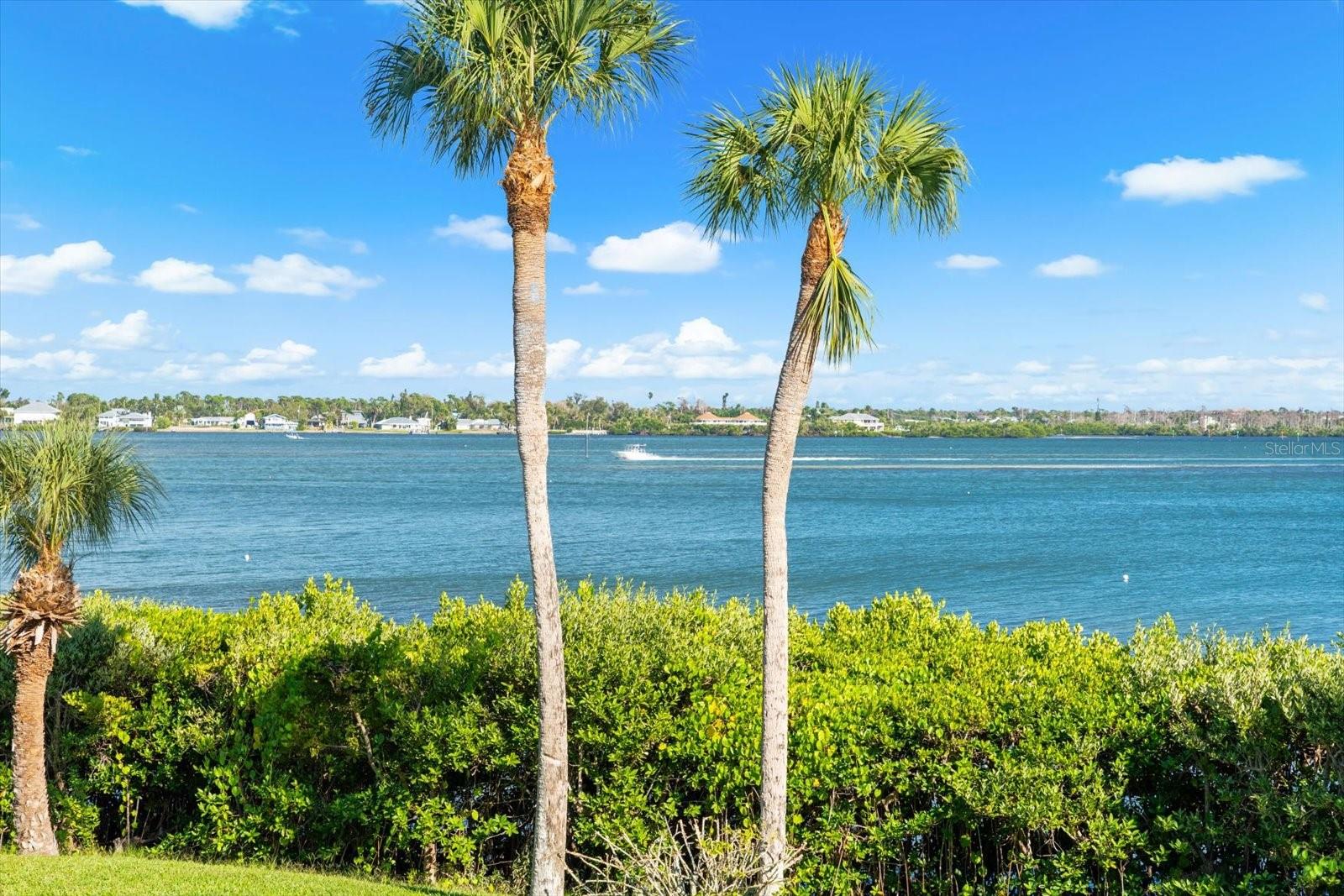 Image 31 of 41 For 1551 Beach Road 207