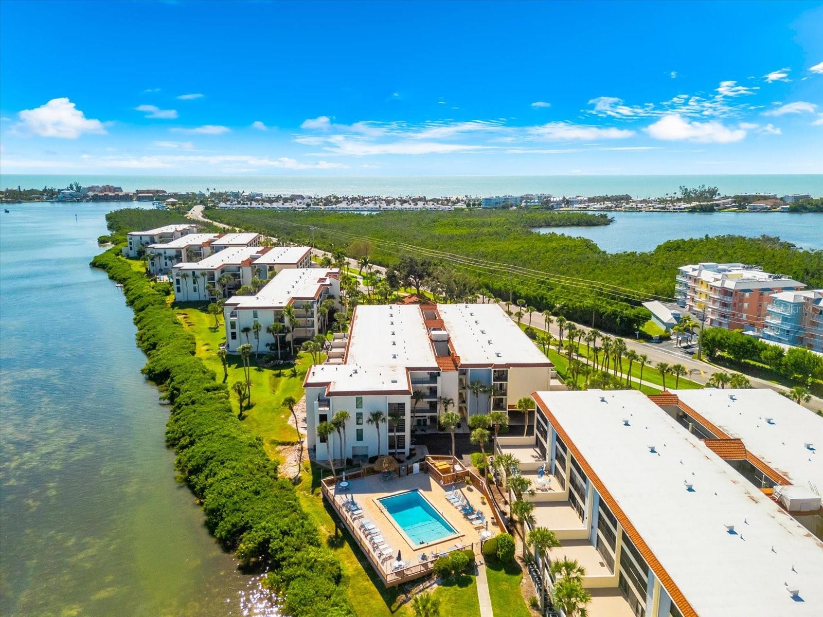 Image 35 of 41 For 1551 Beach Road 207