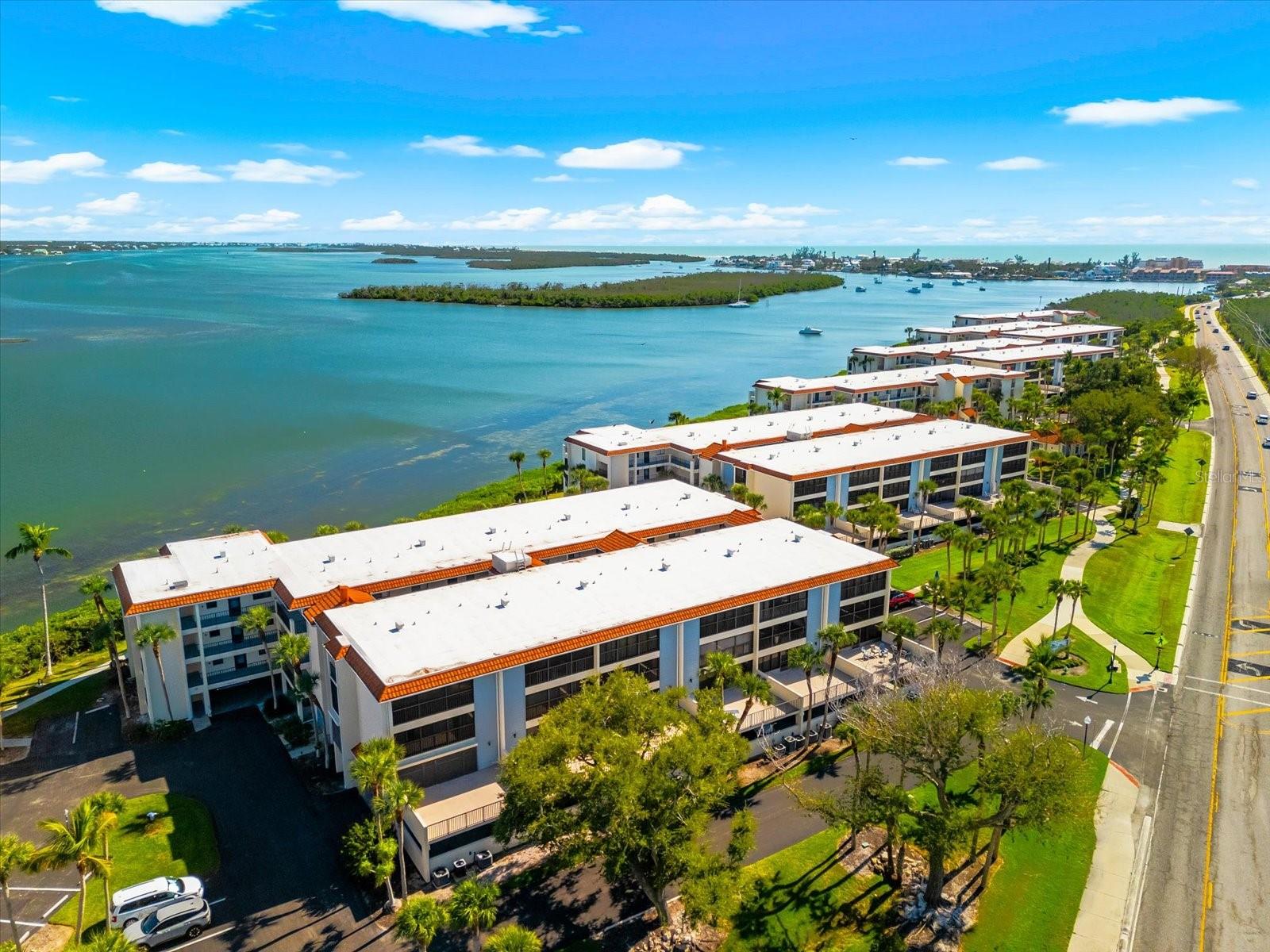 Image 37 of 41 For 1551 Beach Road 207