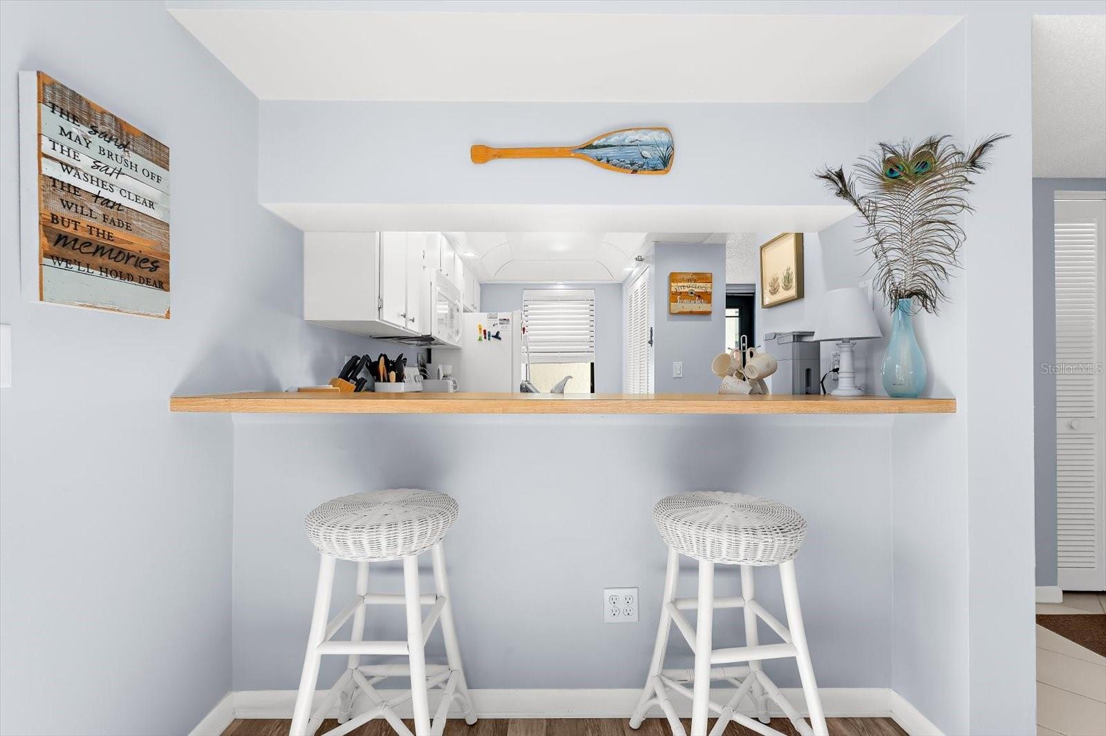 Image 5 of 41 For 1551 Beach Road 207