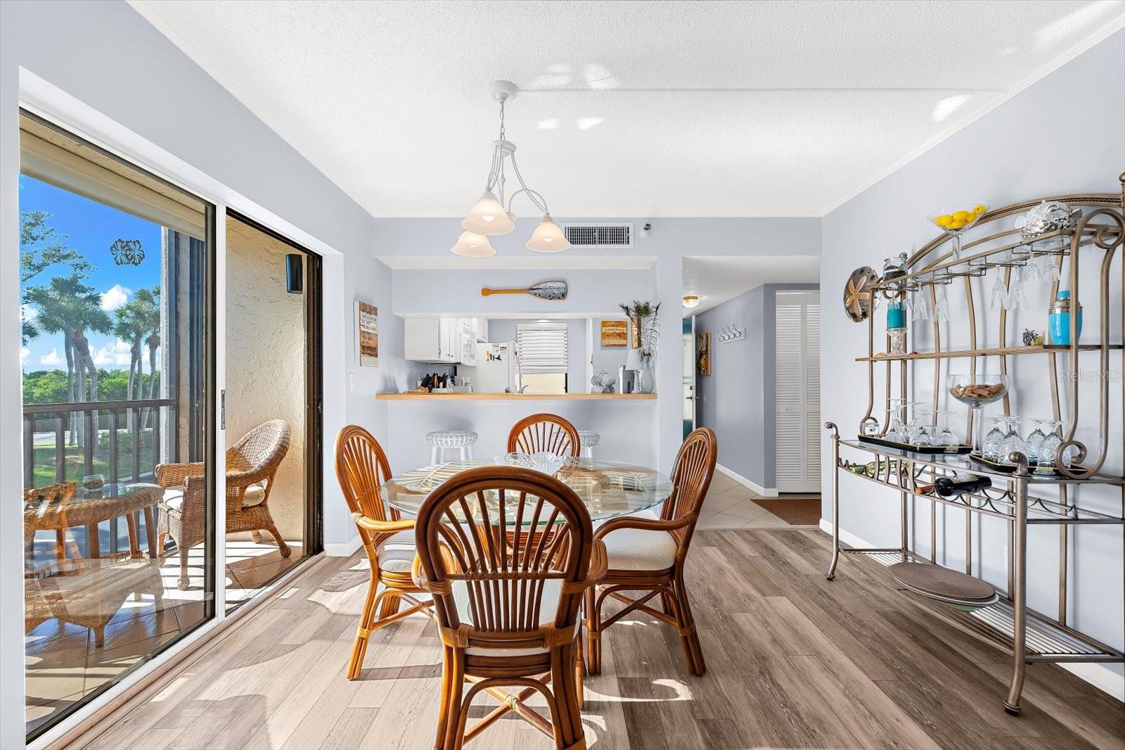 Image 9 of 41 For 1551 Beach Road 207