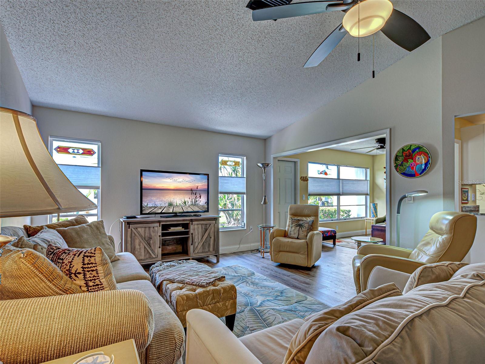 Image 15 of 38 For 611 Chestnut Lane None