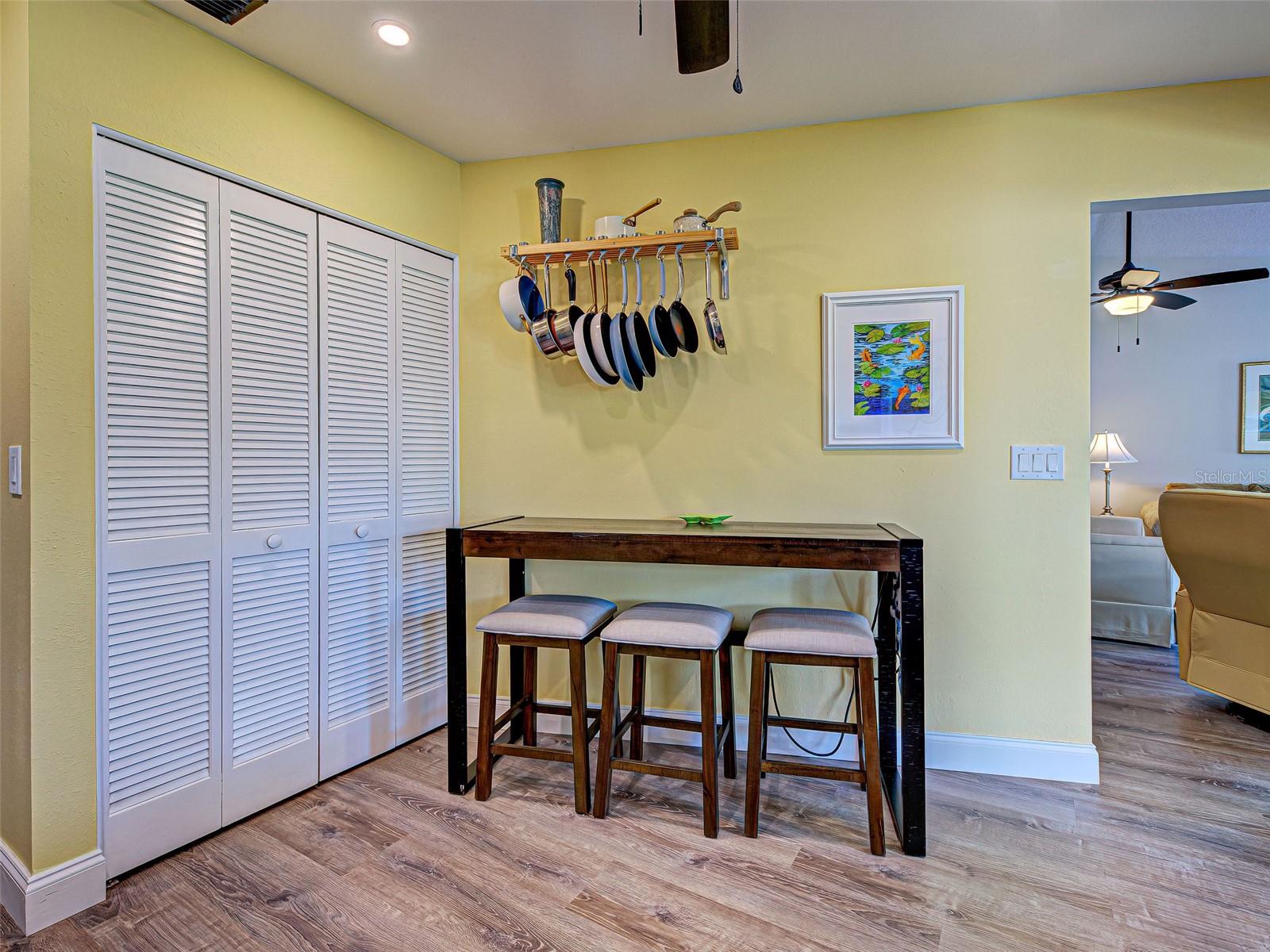 Image 19 of 38 For 611 Chestnut Lane None