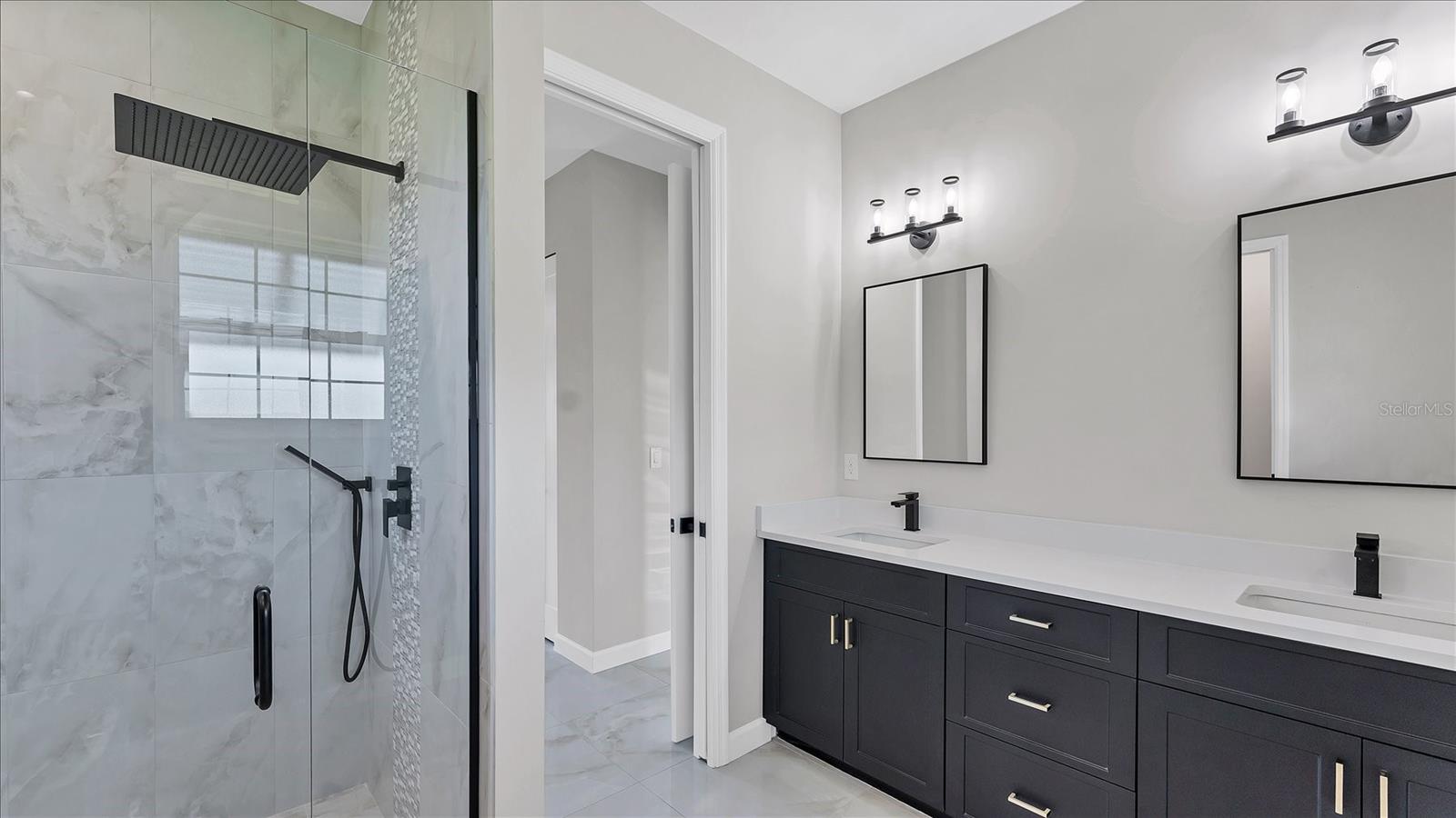 Image 18 of 30 For 242 Brig Circle W