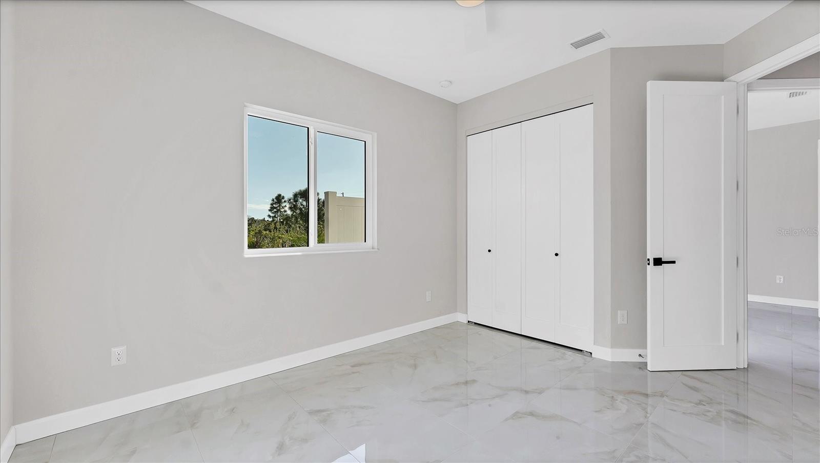 Image 21 of 30 For 242 Brig Circle W