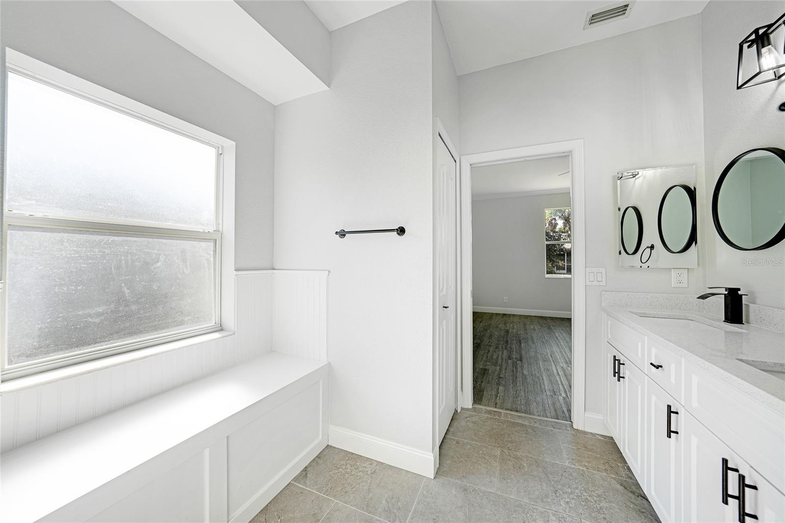 Image 23 of 53 For 1647 Squaw Lane