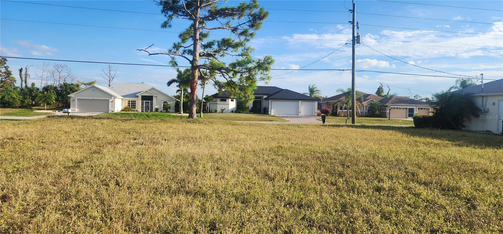 Image 12 of 32 For 437 Rotonda Circle