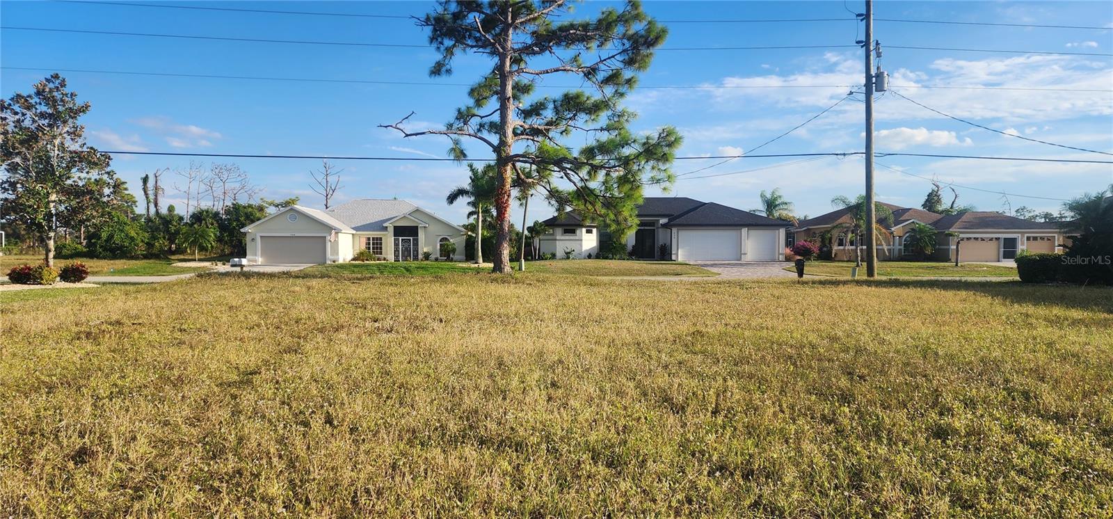 Image 14 of 32 For 437 Rotonda Circle