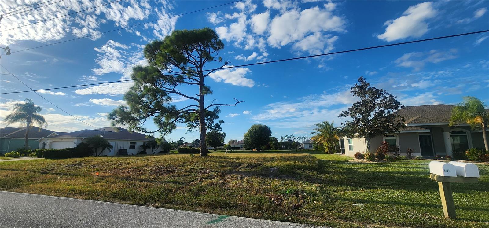 Image 19 of 32 For 437 Rotonda Circle