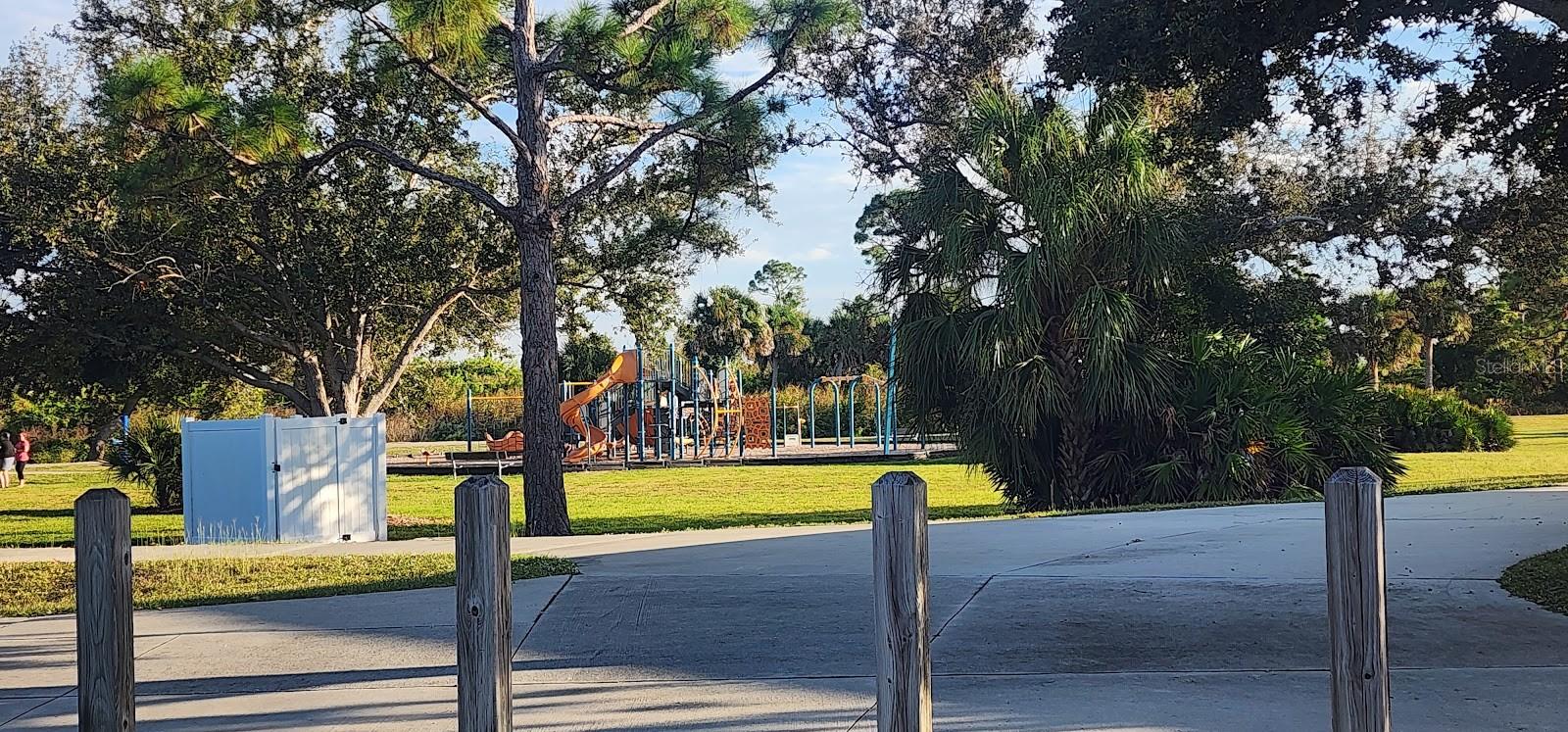 Image 26 of 32 For 437 Rotonda Circle