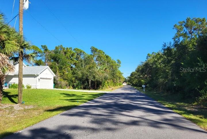 Image 7 of 12 For 18321 Sarcee Avenue