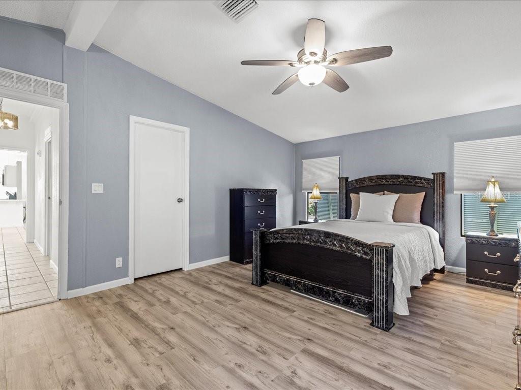 Image 19 of 46 For 809 Manchester Court