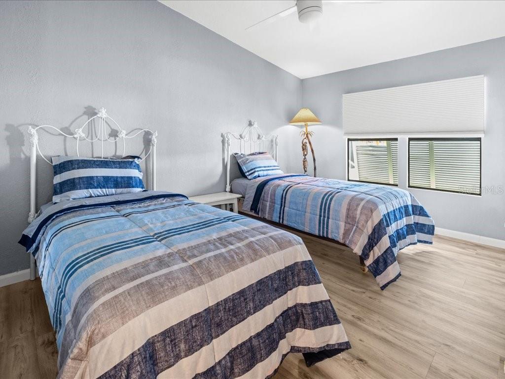 Image 22 of 46 For 809 Manchester Court