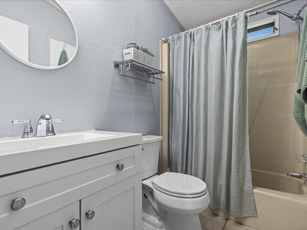 Image 24 of 46 For 809 Manchester Court