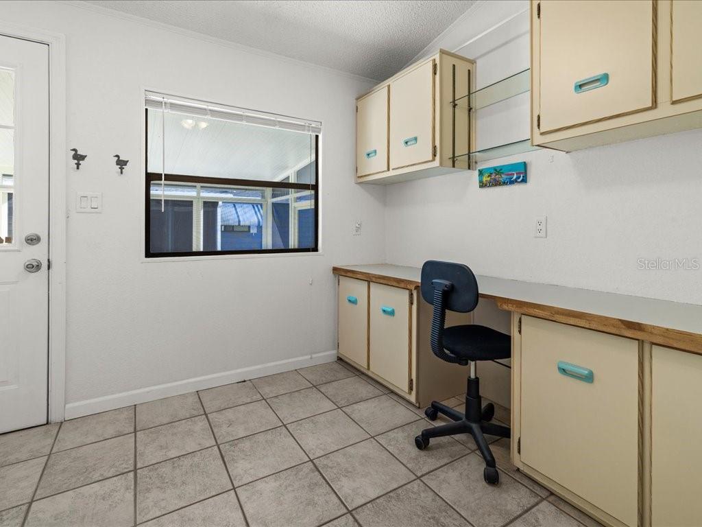 Image 25 of 46 For 809 Manchester Court