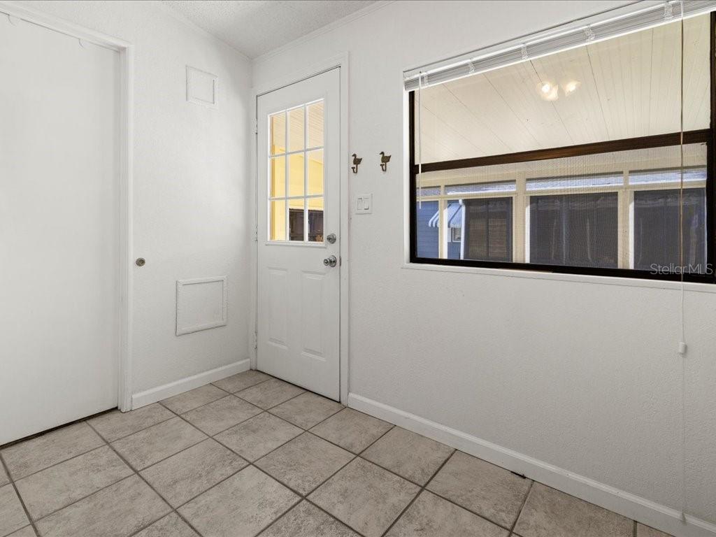 Image 26 of 46 For 809 Manchester Court