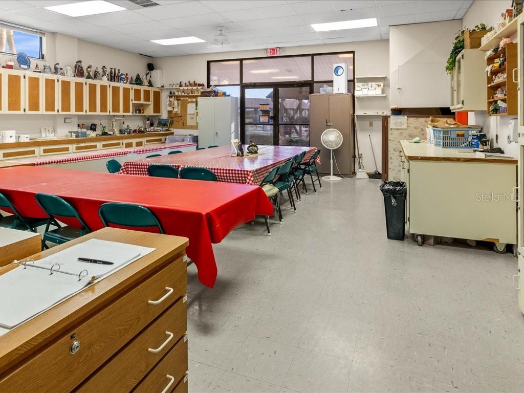 Image 37 of 46 For 809 Manchester Court