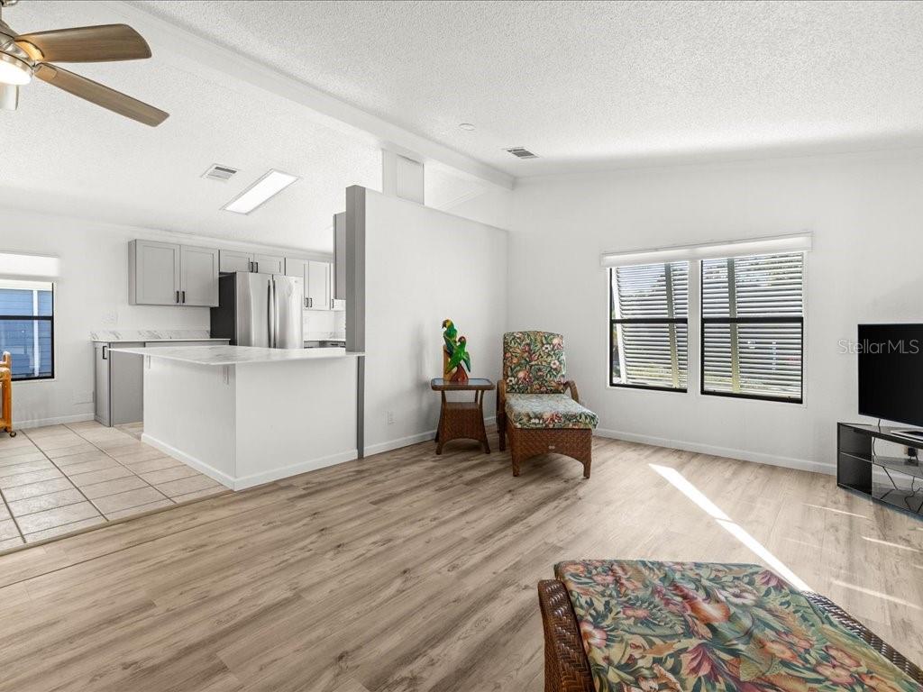 Image 8 of 46 For 809 Manchester Court